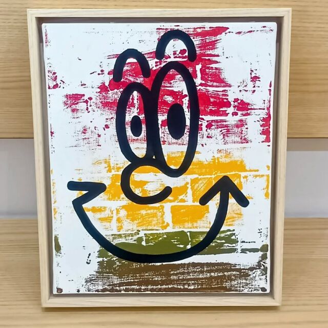 【思わず、にっこり。】

東京を拠点に活動するアーティスト「MAW（マウ）」が描くのは、
どこか懐かしくて、今っぽい。だけどやっぱり“自由”で“ハッピー”。

グラフィティをルーツに持ち、ステッカーやスプレーで街に残してきたのは、
スマイルマークのキャラクター《MikeL（マイケル）》。

潔く、シンプルなラインで描かれるその表情には、
言葉よりも雄弁な“楽しさ”と“優しさ”が宿っている。

近年はギャラリーやメディアでも作品を発表し、
その存在感はストリートを越えて広がり続けている。

MikeLに出会ったとき、
あなたもきっと、ちょっと笑ってるはず。

-EXCLUSIVE GALLERY-
〒530-0001 大阪市北区梅田2-2-22 ハービスプラザエントB1F
TEL: 06-6344-7888 / OPEN:11:00-20:00

#MAW
#MikeL
#スマイルアート
#グラフィティ
#ストリートアート
#CAFE_NKMR