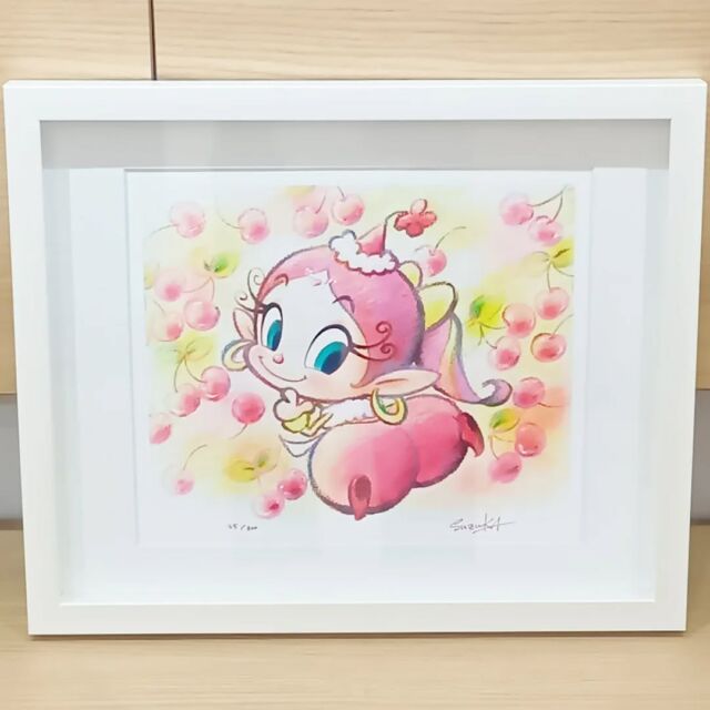 吉田すずかさんによる「あくびちゃん」アートをお迎えしました。
ピンクの色使いと、さくらんぼの背景が絶妙にマッチした一枚。シンプルな白フレームでまとめて、部屋の雰囲気をグッと格上げしてくれる存在感。
アートもインテリアも、やりすぎず、ポイントを絞って。主張しすぎないけど、しっかりと個性を感じる――まさに“大人の余裕”を感じさせるセレクトです。

-EXCLUSIVE GALLERY-
〒530-0001 大阪市北区梅田2-2-22 ハービスプラザエントB1F
TEL: 06-6344-7888 / OPEN:11:00-20:00

#吉田すずか #あくびちゃん #アートのある暮らし #インテリア