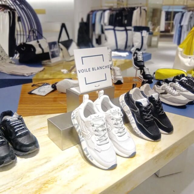 【VOILE BLANCHE｜POP-UP 開催中】

クラシックとモダンが見事に融合した、イタリア発のスニーカーブランド〈ヴォイルブランシェ〉。
いま、まさに“大人が履くべき一足”をお探しの方に、ぜひ試していただきたいラインナップが揃いました。

履き心地、シルエット、素材感。
どれをとっても「わかってるな」と思わせる仕上がり。

ただいま店頭にて、メンズのポップアップを期間限定で開催中です。
この機会に、ぜひ一度足を入れてみてください。
驚くほどのフィット感に、きっと惚れます。

-EXCLUSIVE HERBIS MEN'S-
〒530-0001 大阪市北区梅田2-2-22 ハービスプラザエント　B1F
TEL:06-6341-0888/OPEN:11:00-20:00

#VOILEBLANCHE 
#ヴォイルブランシェ 
#大人スニーカー 
#上質な日常 
#ラグジュアリーカジュアル 
#大人の足元 
#洗練スニーカー